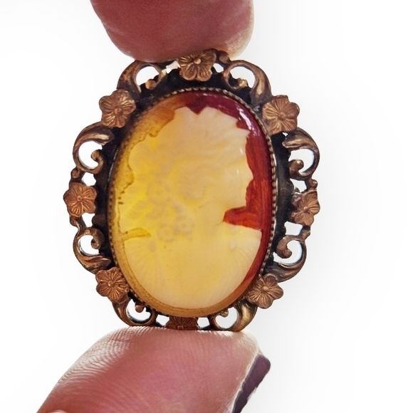 VINTAGE Cameo Brooch Pendant Ornate Flower Grecian Lady Resin Gold Plated Floral - Picture 10 of 11